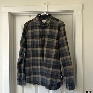 Fjallraven flannel size medium